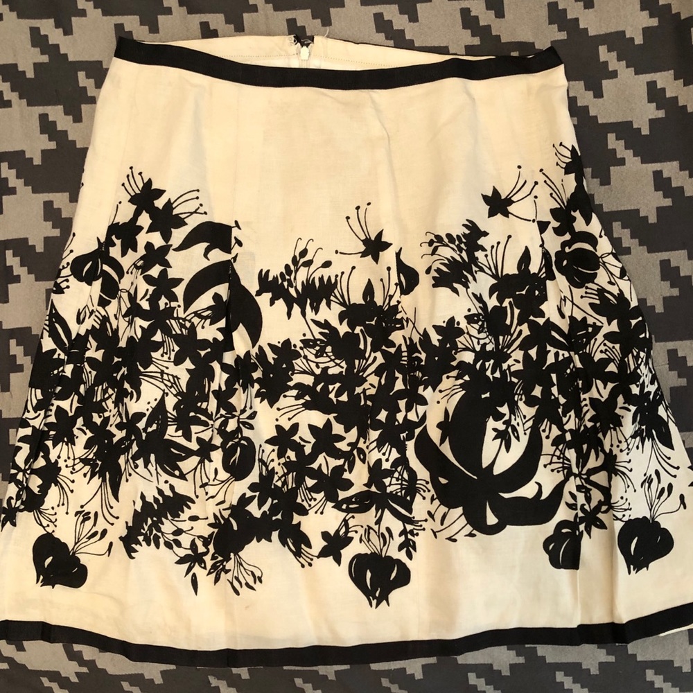 Ladies skirt